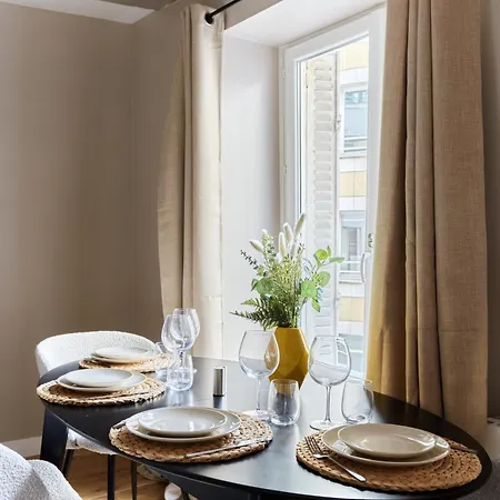 Bright Air-conditioned In The Marais Parigi