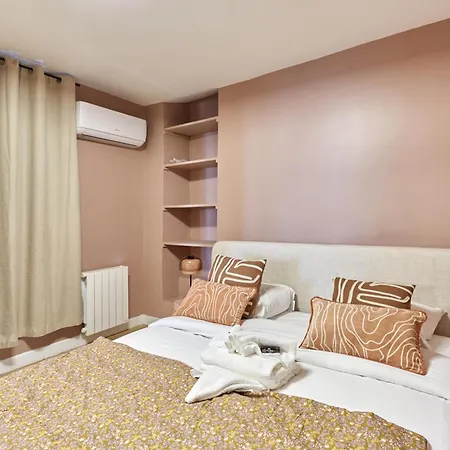 Bright Air-conditioned In The Marais Appartamento Parigi