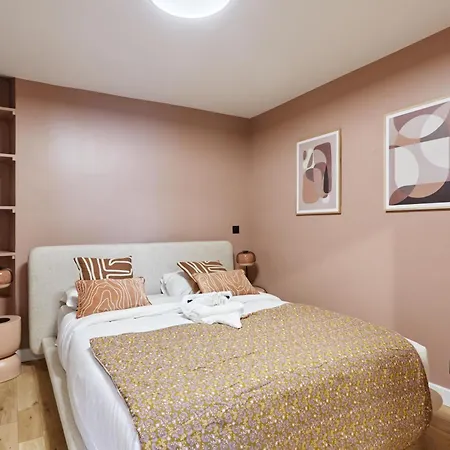 Bright Air-conditioned In The Marais *