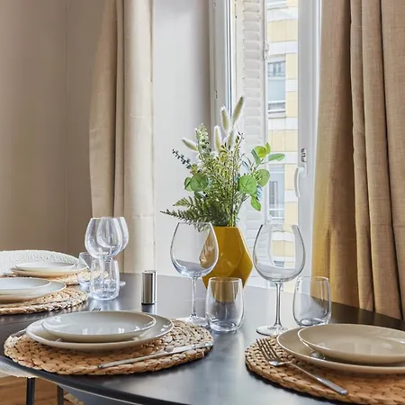 Bright Air-conditioned In The Marais Apartamento