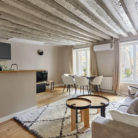 Apartment Bright Air-conditioned In The Marais Paris