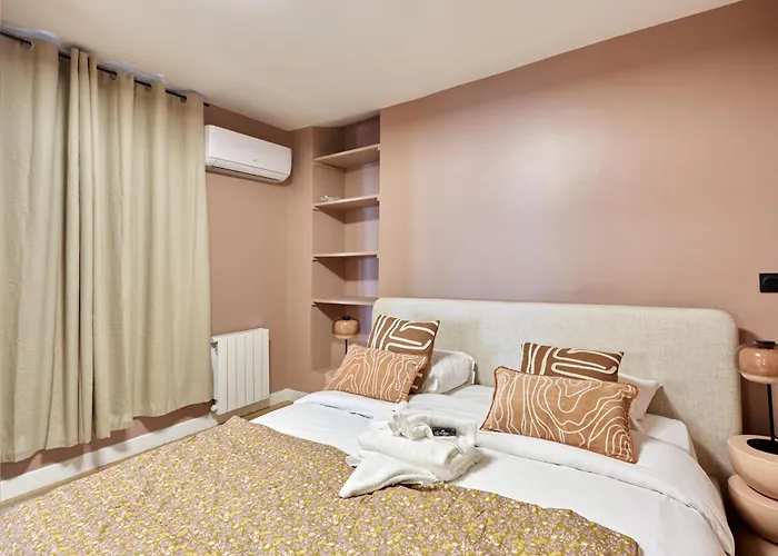 Bright Air-conditioned In The Marais Appartamento Parigi