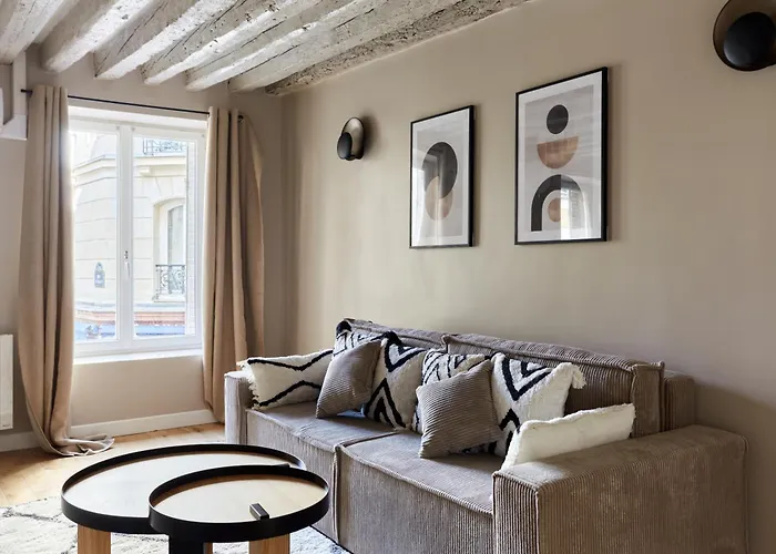 Bright Air-conditioned In The Marais Appartamento