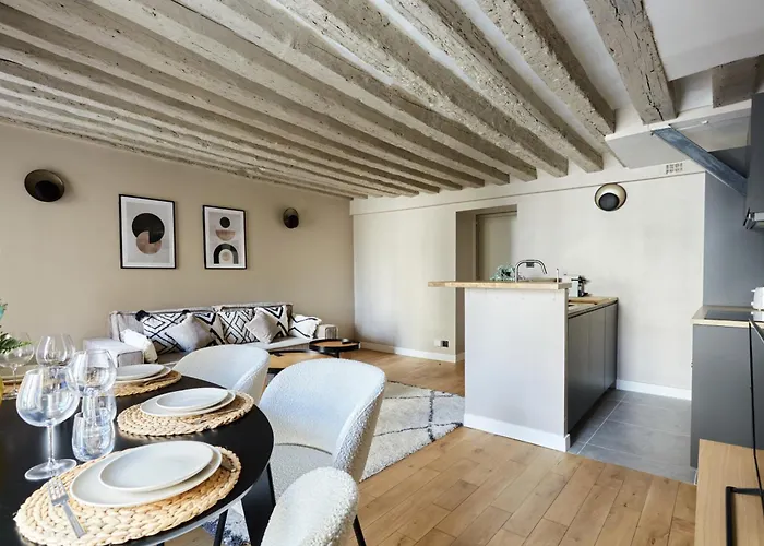 Bright Air-conditioned In The Marais Appartamento