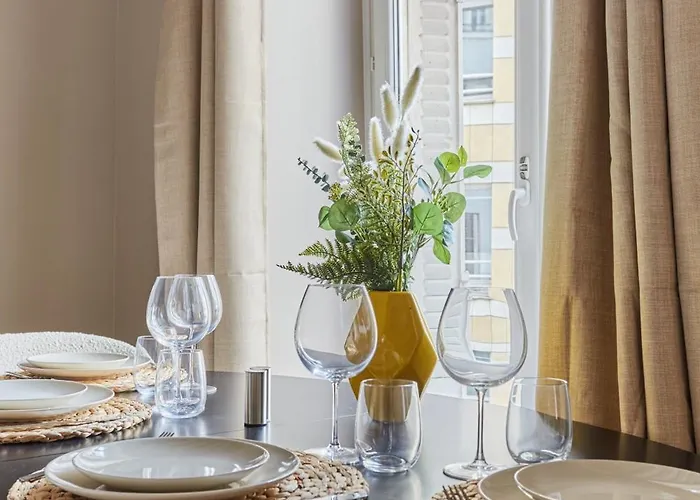 Bright Air-conditioned In The Marais Appartamento